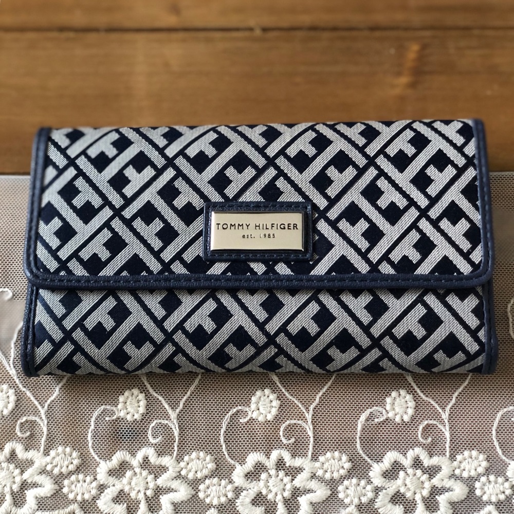 NWOT Tommy Hilfiger Blue Trifold Wallet
